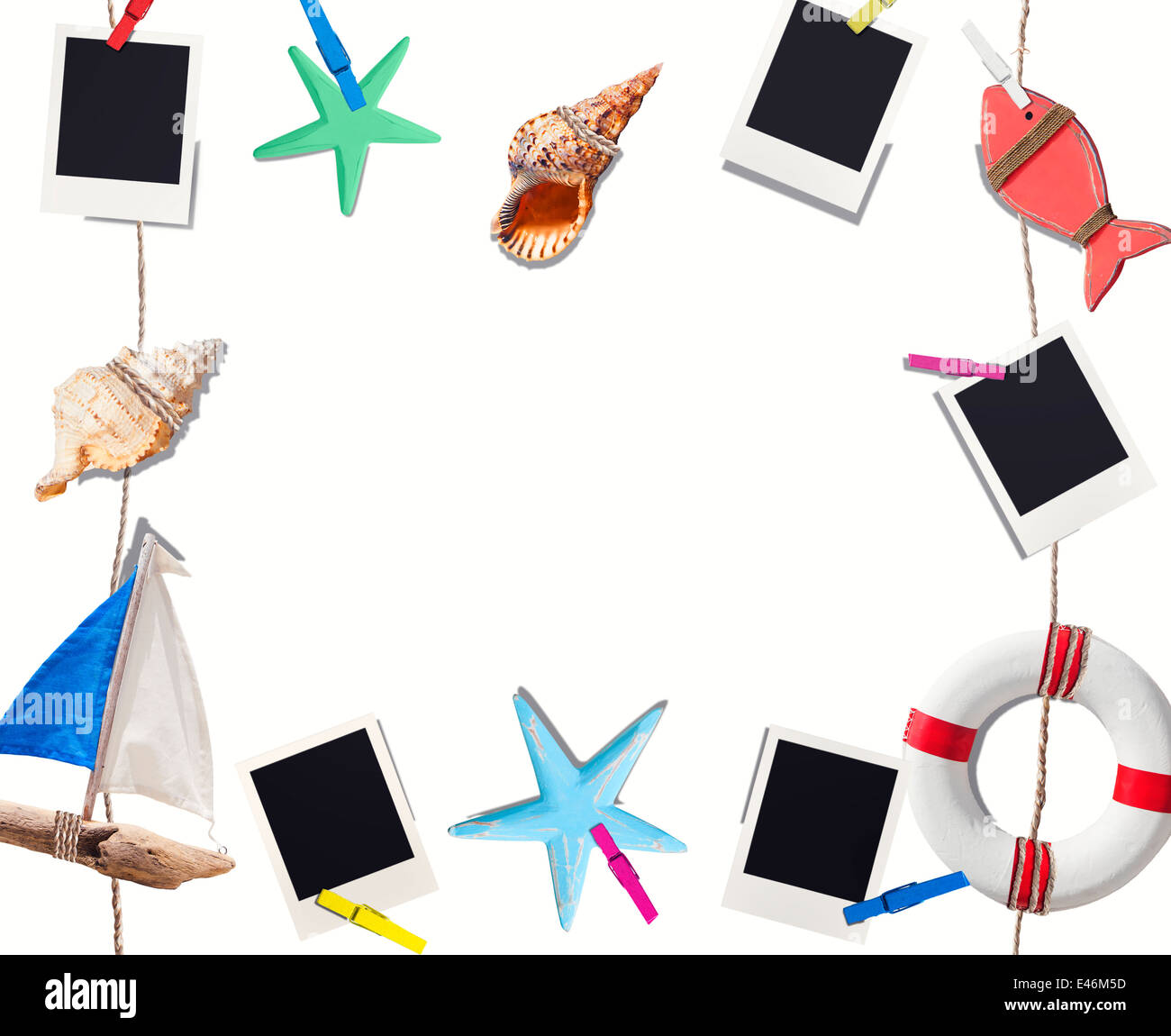 Weißer Leerraum mit Sommer Objektgruppe Stockfoto