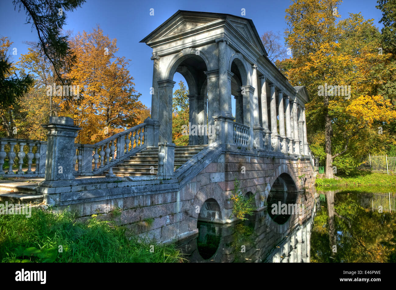 Die sibirischen Marmorgalerie zwischen Schwaneninseln in Zarskoje Selo. (Catherine Park) Stockfoto