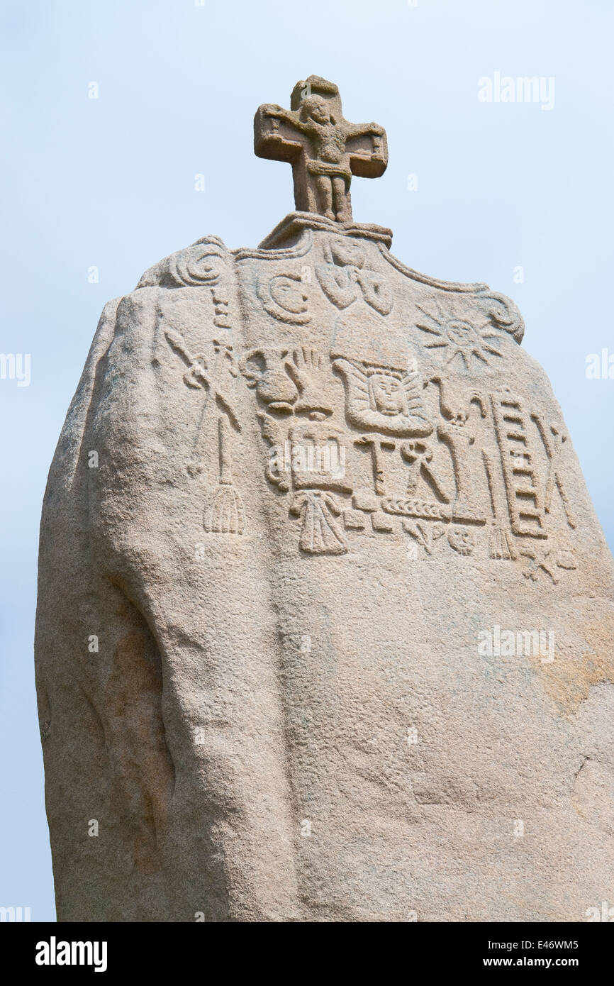 Detail der Menhir von Saint-Uzec in der Bretagne, Frankreich Stockfoto