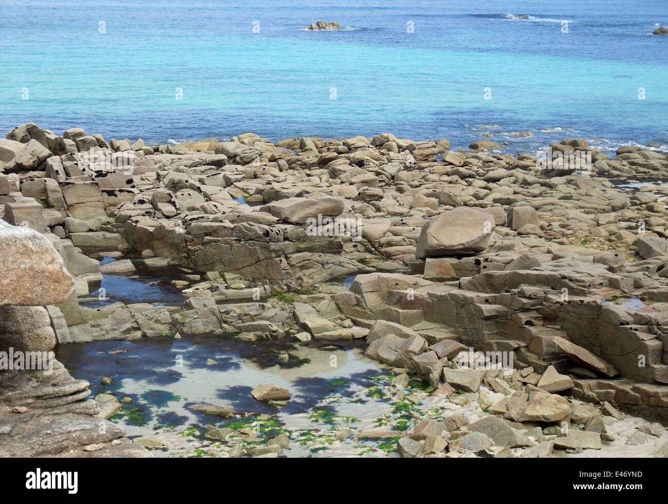 steinigen Küstenlandschaft an den sieben Inseln in der Bretagne, Frankreich Stockfoto