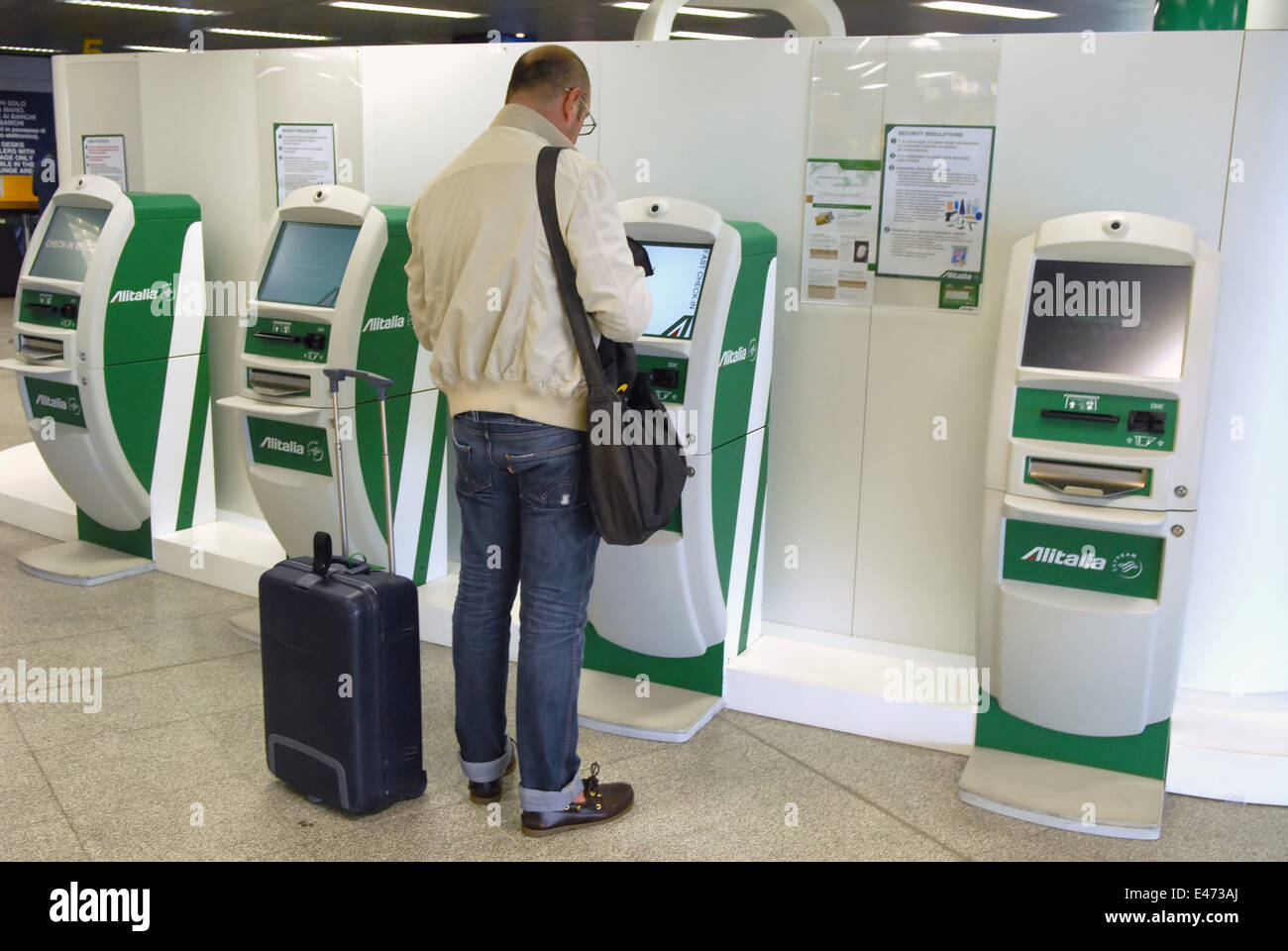 Flughafen von Milano Linate (Italien), automatischen Check-in der Alitalia-Unternehmen Stockfoto