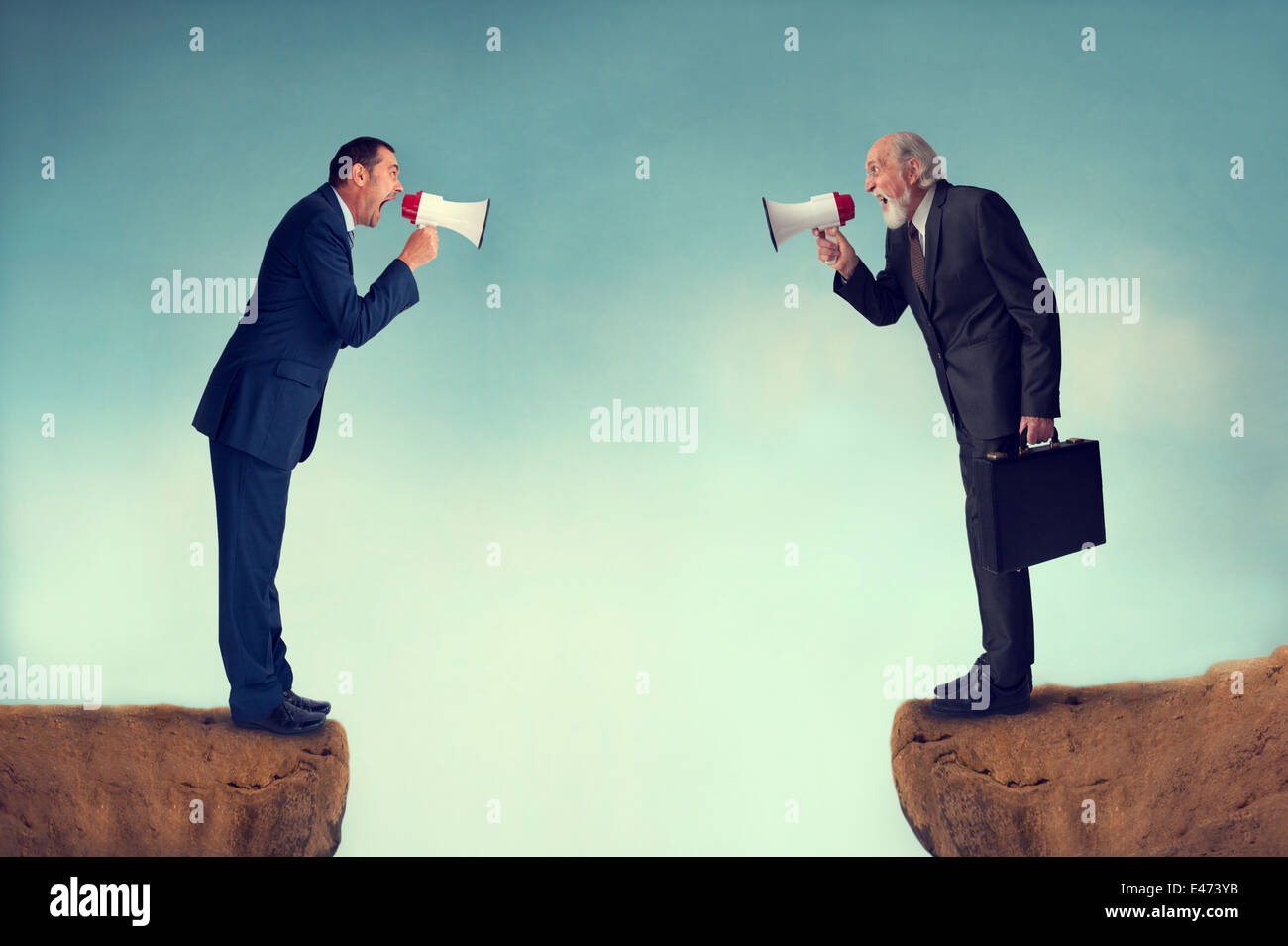 Business Konzept Kommunikation Geschäftsleute schreien durch Megaphone Konflikt Geschäftskonzept Stockfoto