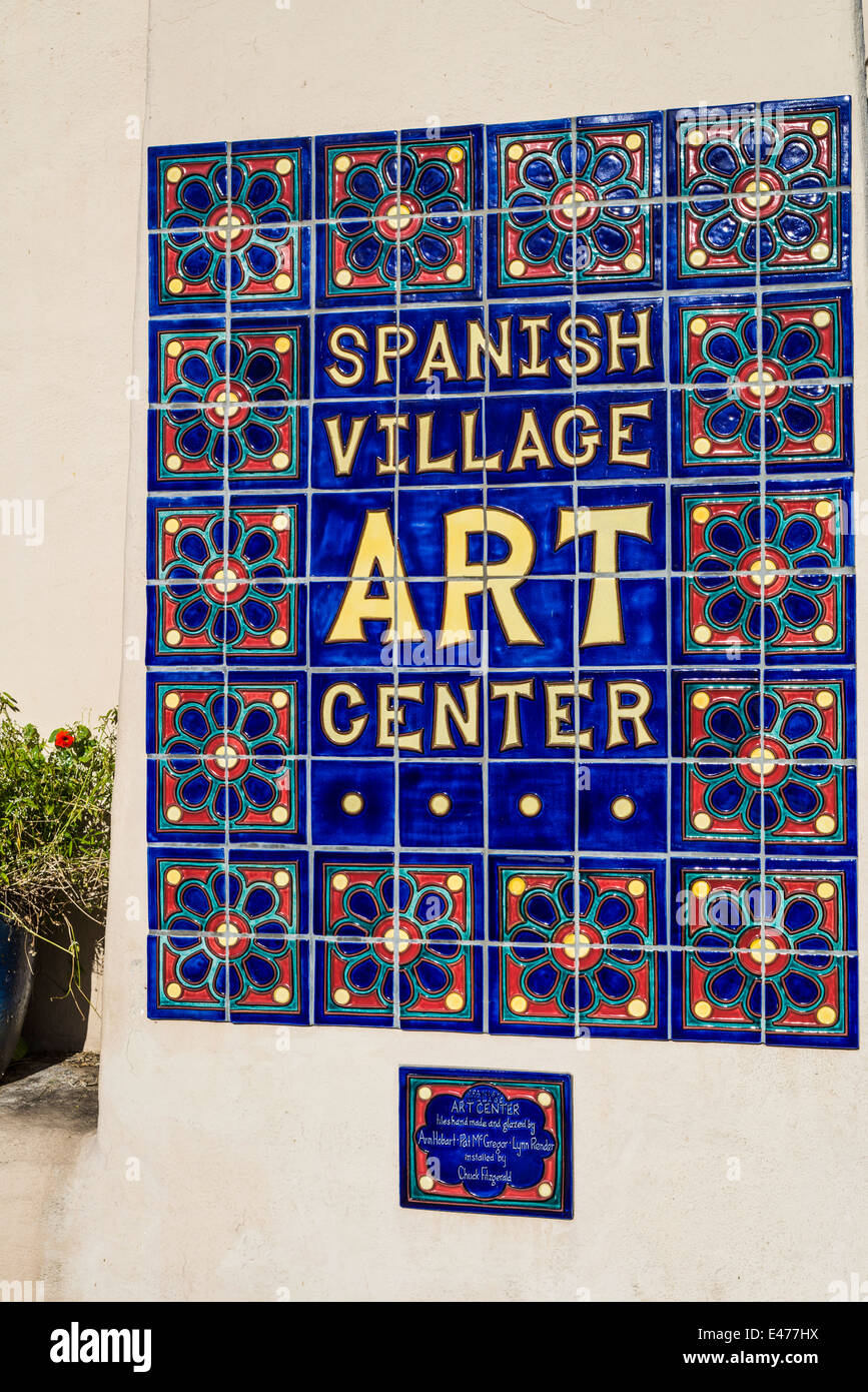 Spanische Dorf Kunstzentrum Sign. Balboa Park, San Diego, Kalifornien, Vereinigte Staaten von Amerika. Stockfoto