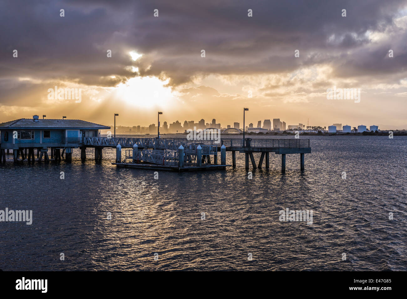 Shelter Island Fishing Pier am Morgen. San Diego, California, Vereinigte Staaten von Amerika. Stockfoto