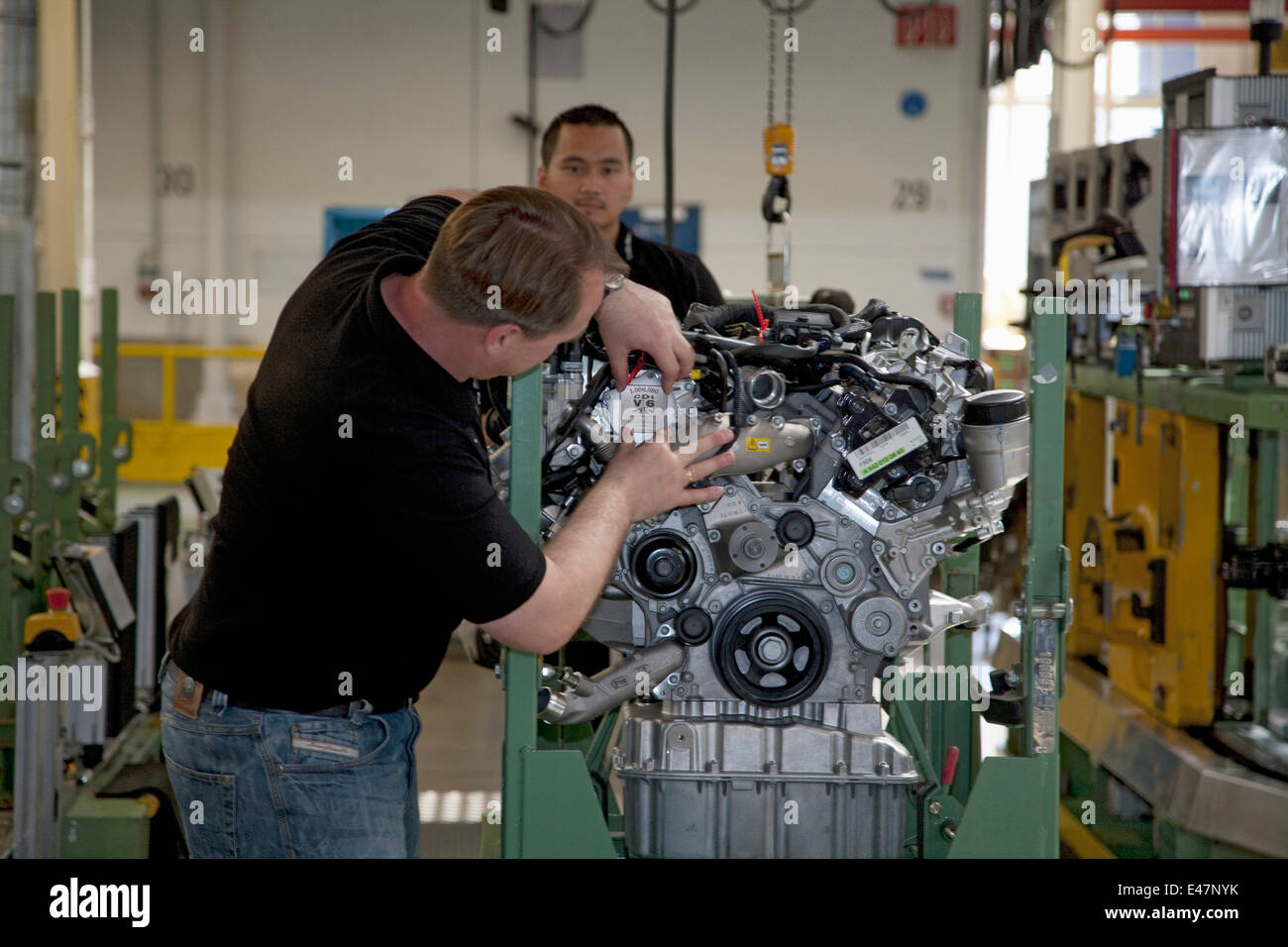 Einmillionste Mercedes-Benz V6-Dieselmotor Stockfoto