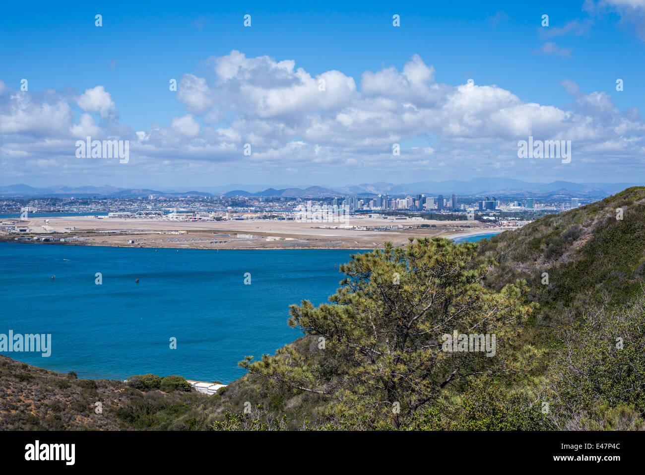 Blick auf den Hafen von San Diego aus das Cabrillo National Monument. San Diego, California, Vereinigte Staaten von Amerika. Stockfoto