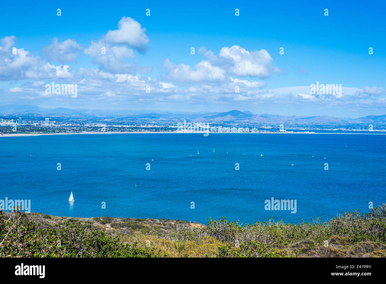 Blick auf das Wayfinders Meer und Wolken aus das Cabrillo National Monument. San Diego, California, Vereinigte Staaten von Amerika. Stockfoto