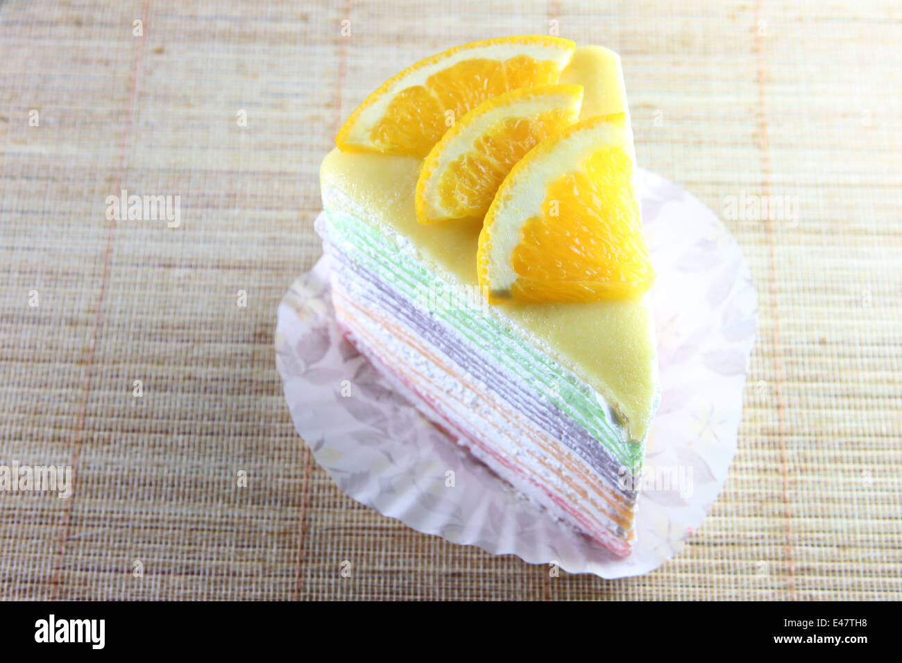 orange-Kuchen und Erdbeermarmelade für Lebensmittel Hintergrund. Stockfoto