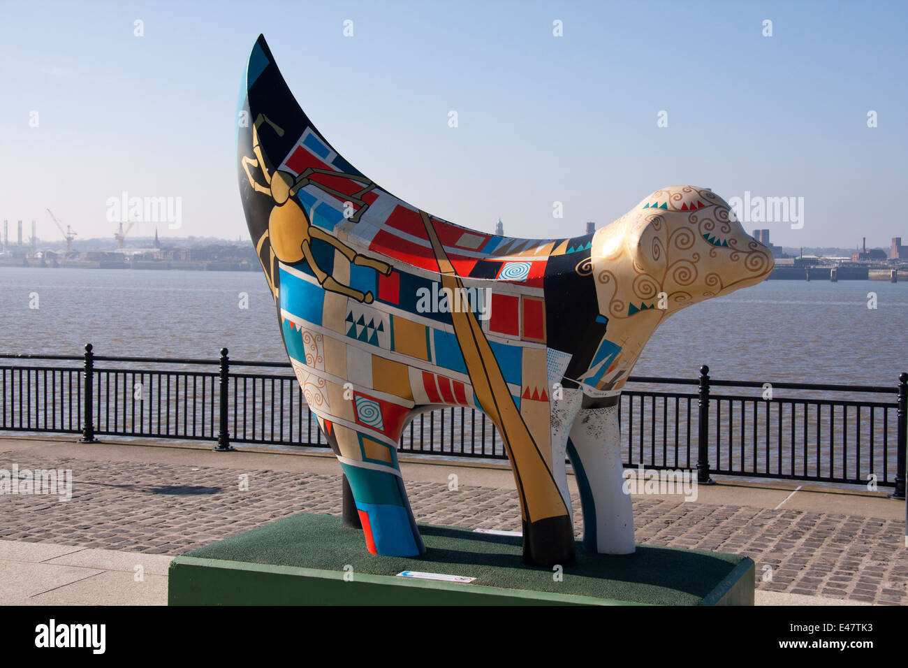 Superlambanana Skulptur vor dem Maritime Museum an der Uferpromenade in Liverpool. Stockfoto