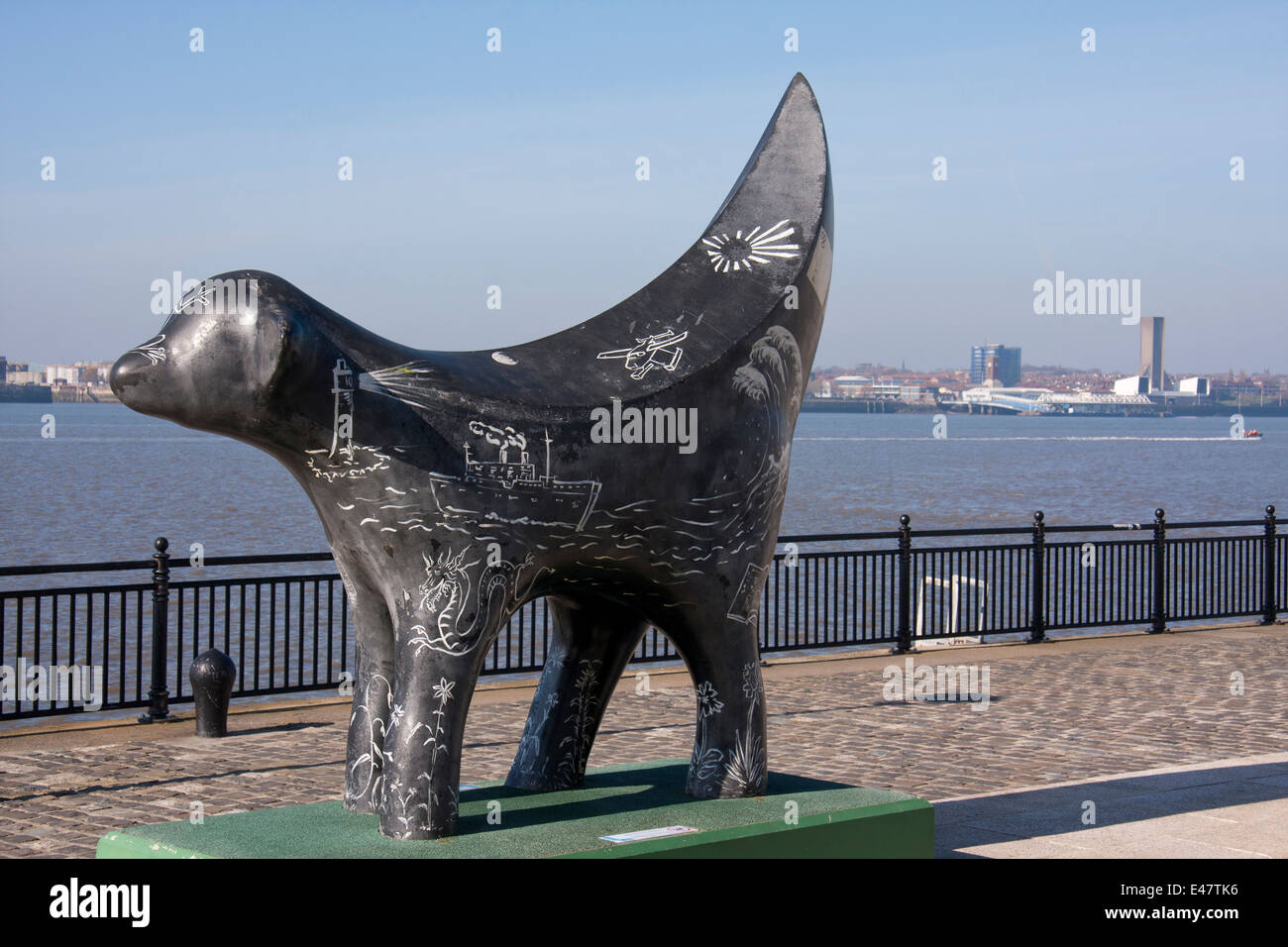 Superlambanana Skulptur vor dem Maritime Museum an der Uferpromenade in Liverpool. Stockfoto