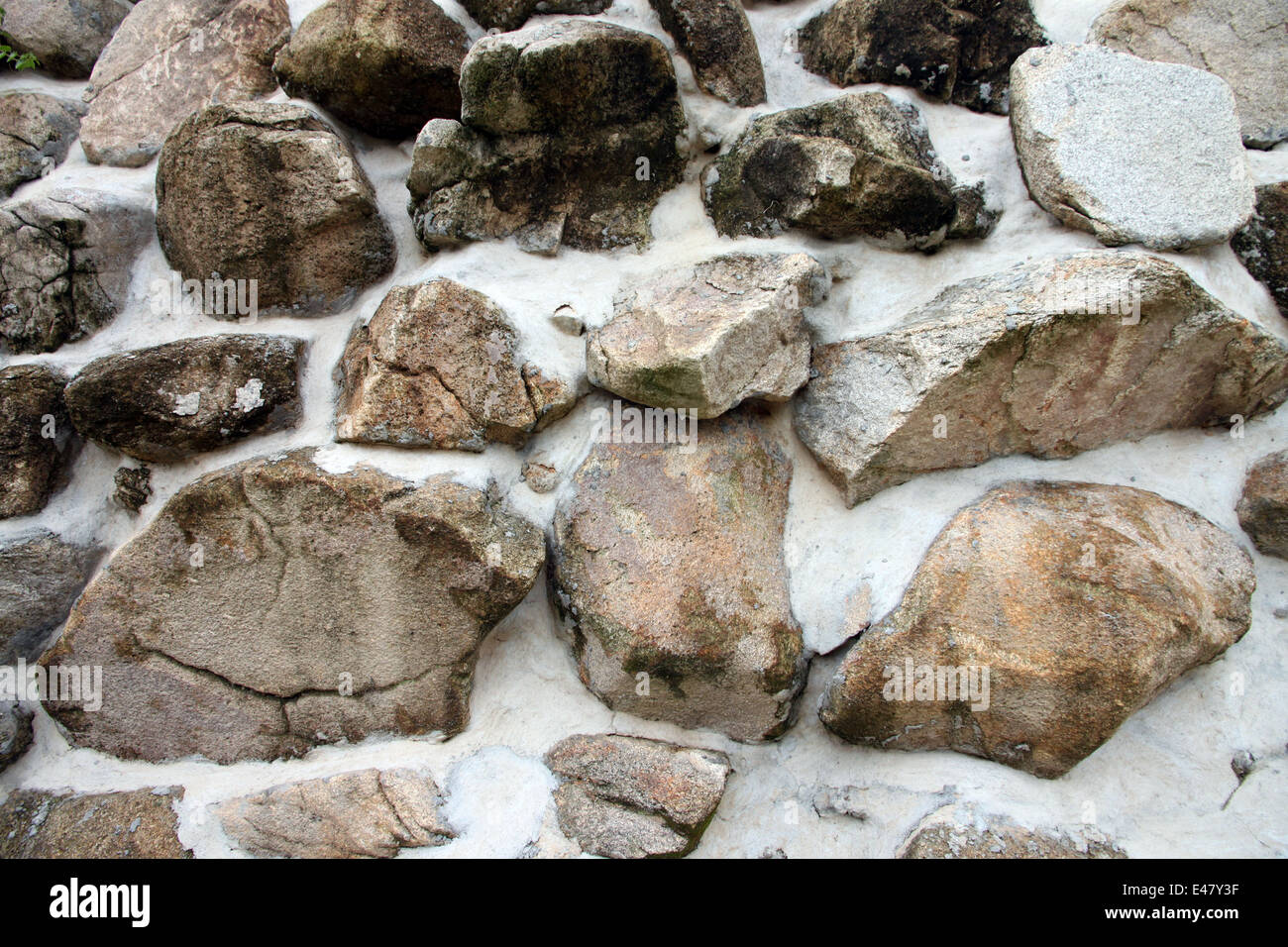 Oberfläche der Steinmauer für den Hintergrund. Stockfoto