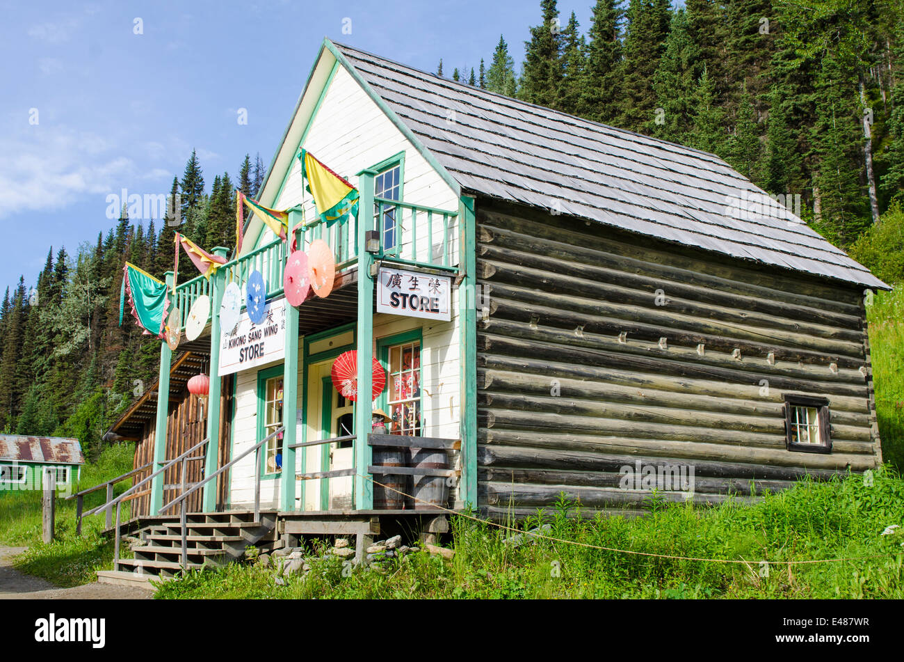 Gemischtwarenladen Holzgebäude Blockhaus Haupt Straße historische alte gold Rush Stadt Barkersville, British Columbia, Kanada. Stockfoto