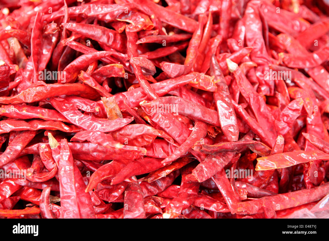 Getrocknete Paprika auf dem Markt für Lebensmittel-Hintergrund. Stockfoto