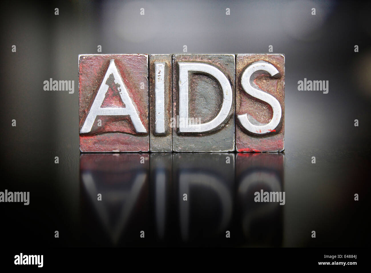 Das Wort AIDS geschrieben in Vintage Bleisatz-Buchdruck Stockfoto