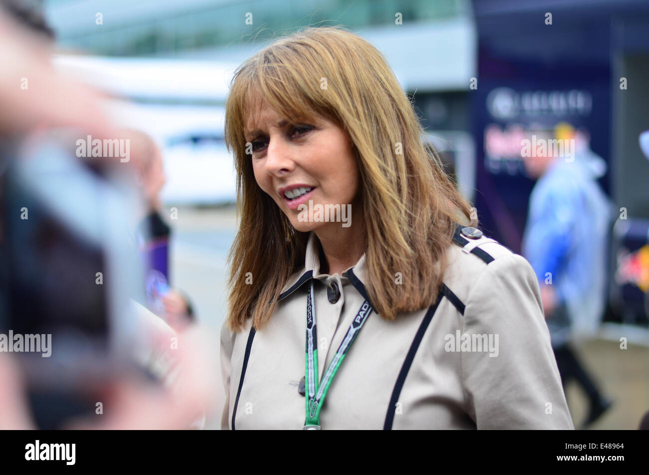 Carol Vorderman, TV-Moderatorin in der Formel1-Fahrerlager. Britische F1 Grand Prix von Silverstone im Vereinigten Königreich. Stockfoto