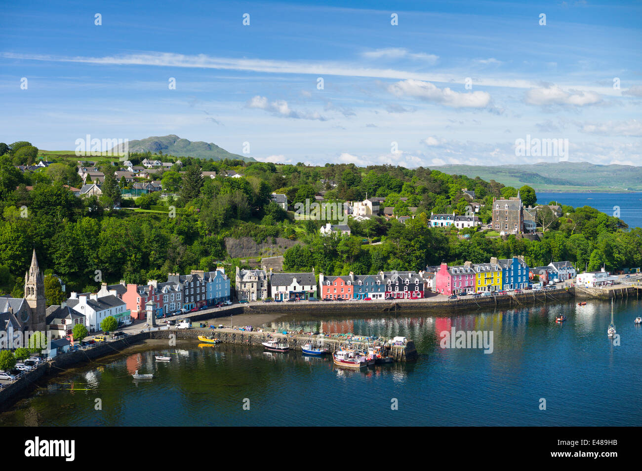 Bunte Gebäude an der Uferpromenade in Tobermory die Hauptstadt der Isle