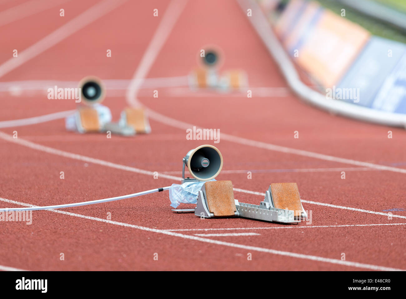 Startblöcke in Bahnen 1, 2 & 3 bei britischen Meisterschaften 2014 Sainsbury, Birmingham Alexander Stadium UK. Stockfoto