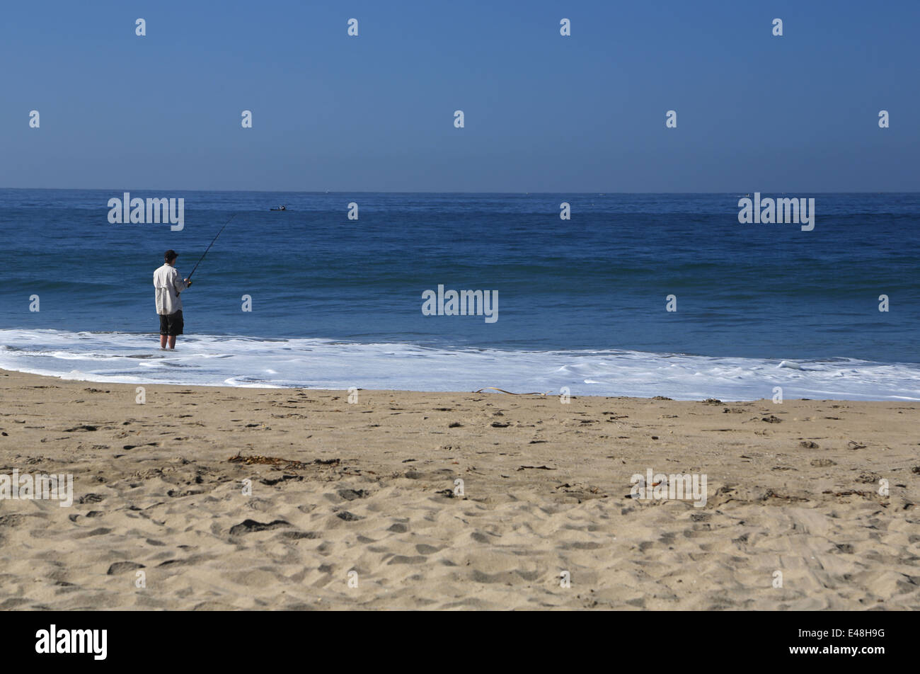 Mann Angeln am Seabright Beach, am East Cliff in Santa Cruz, Pazifik Stockfoto