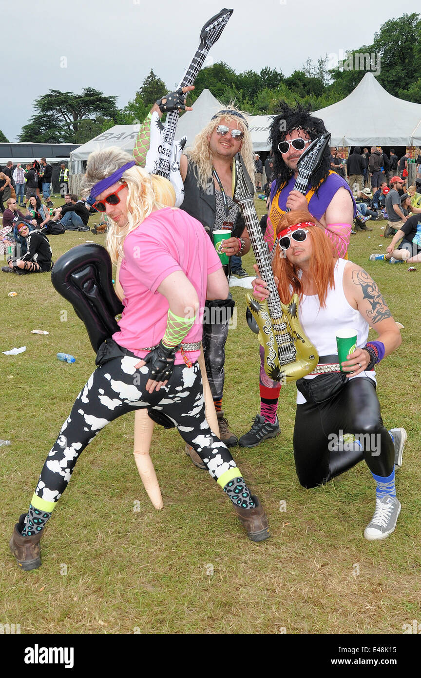 Rock Fans bei Sonisphere in Glam Rock Fancy Dress Stockfoto