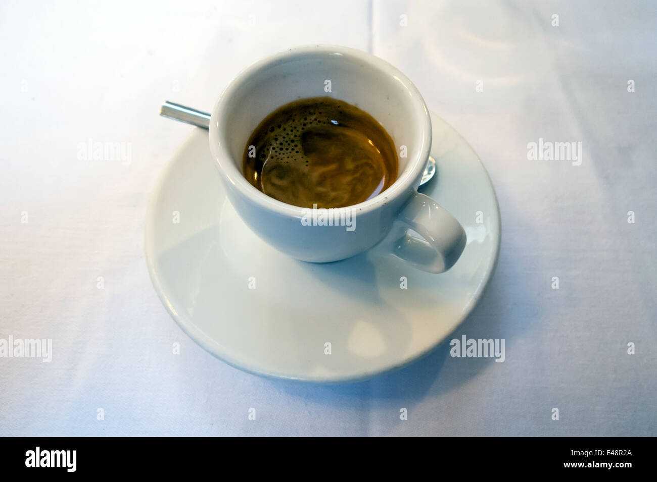 Weiße Tasse Kaffee Espresso Stockfoto