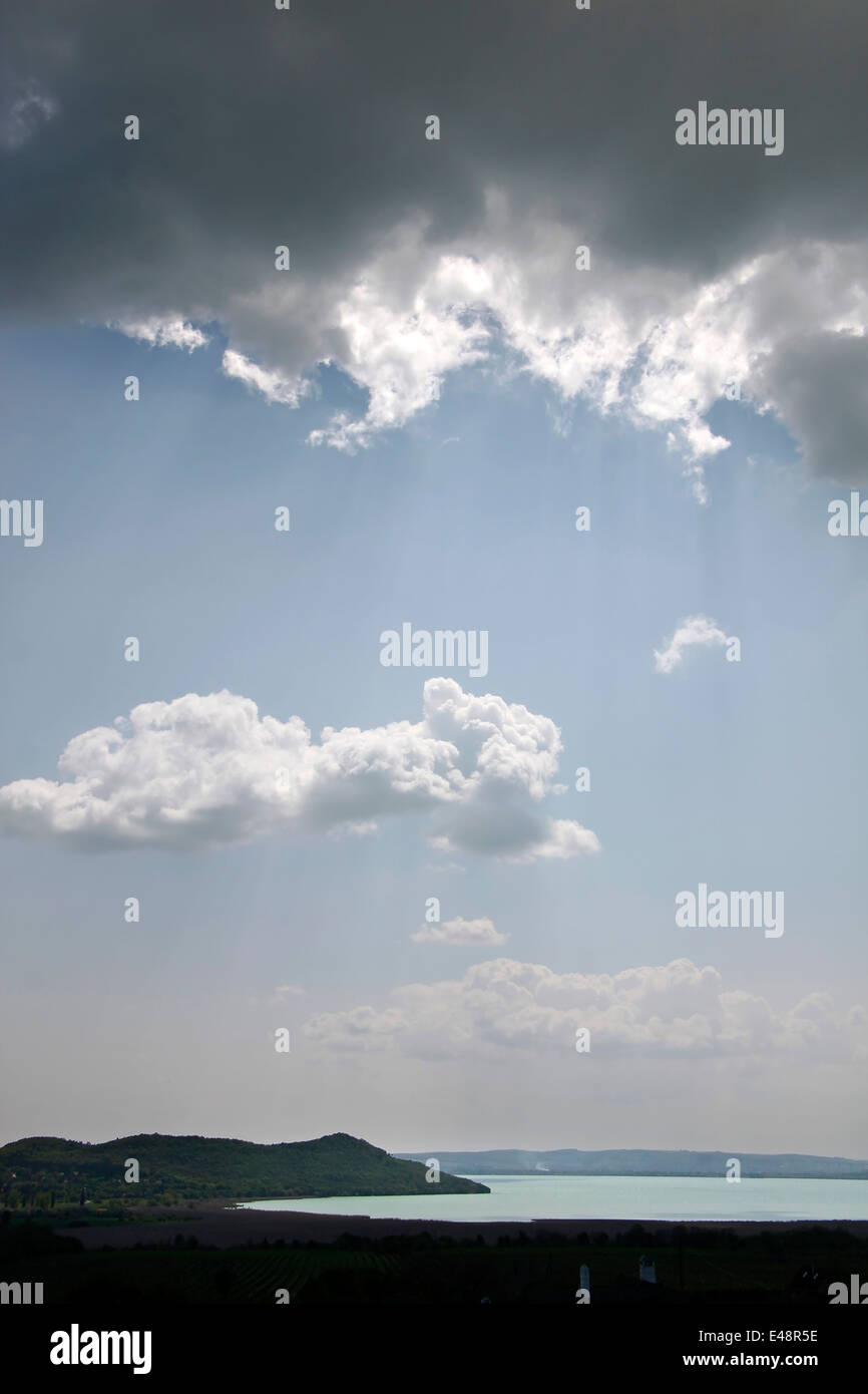 Wolken über dem See Balaton in Tihany, Ungarn Stockfoto