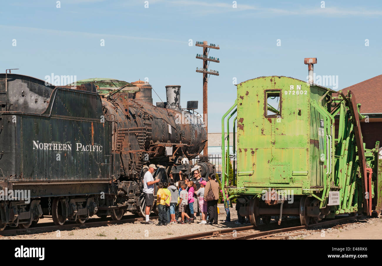 Washington, Toppenish, Northern Pacific Railway Museum, Kinder auf Exkursion Stockfoto