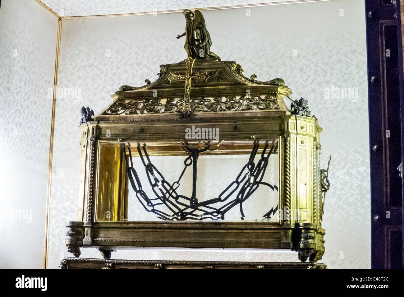 Die Ketten, die angeblich St. Peter in einem Container in St. Peter in Ketten gehalten Kirche Rom Stockfoto