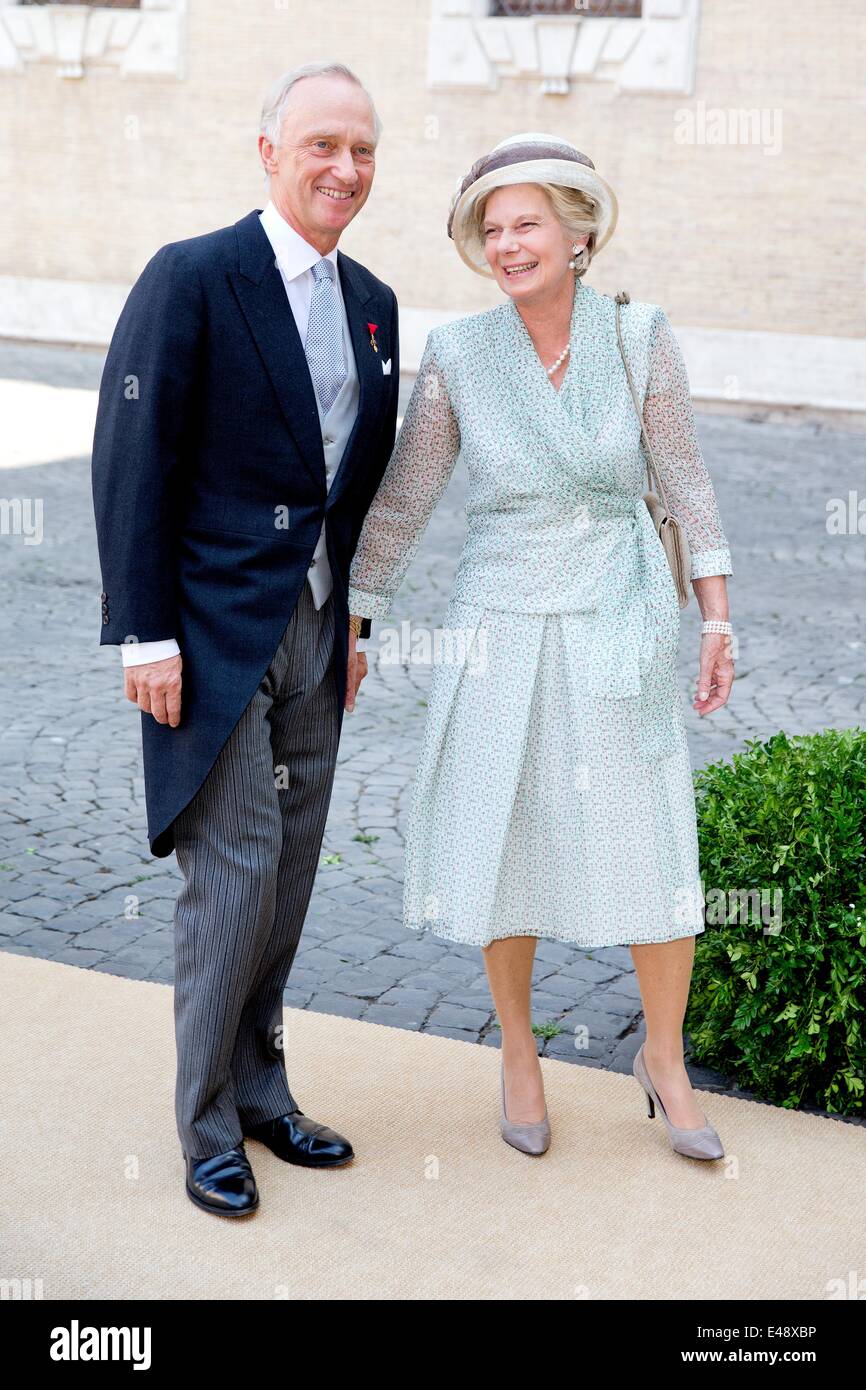 Rom, Italien. 5. Juli 2014. Prinzessin Marie-Astrid und Erzherzog Carl Christian Österreichs kommen für die Hochzeit der belgische Prinz Amedeo und Lili Rosboch an der Basilica di Santa Maria in Trastevere in Rom, 5. Juli 2014. Foto: Patrick van Katwijk - NO-Draht-SERVICE-/ Dpa/Alamy Live News Stockfoto