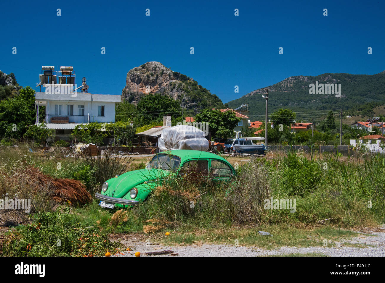 Verlassenen VW Käfer 1302. Stockfoto