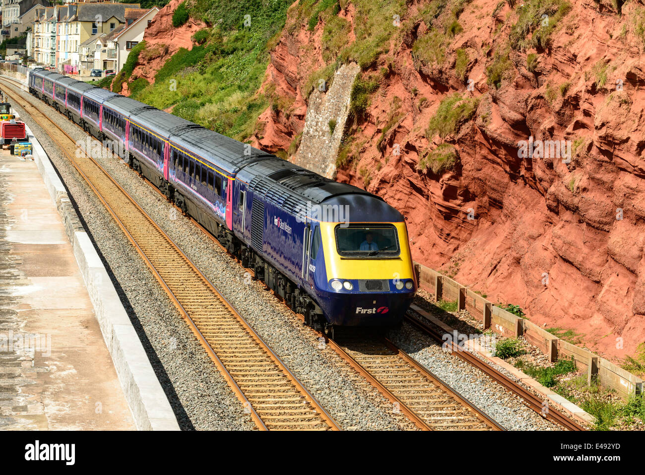 Erste große Western HST Zug durch Dawlish South Devon UK Stockfoto