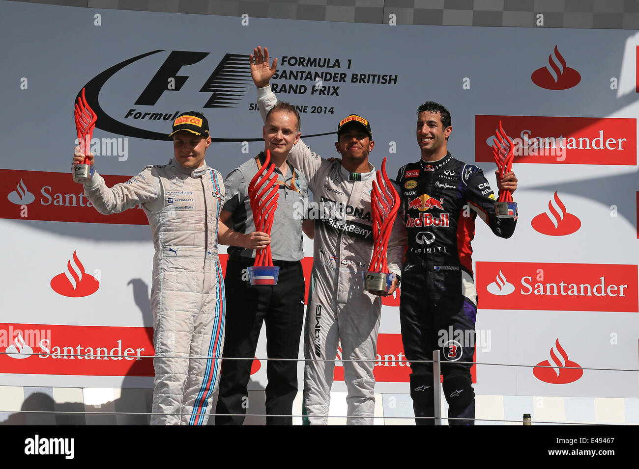 Silverstone, Northants, Großbritannien. 6. Juli 2014. Silverstone Rennstrecke. FIA Formel 1 British Grand Prix. Lewis Hamilton gewinnt die GP von Großbritannien, gefolgt von Williams Martini Racing FW36 Fahrer Valtteri Bottas und Infiniti Red Bull Racing RB10 Daniel Ricciardo Credit: Action Plus Sport/Alamy Live News Stockfoto