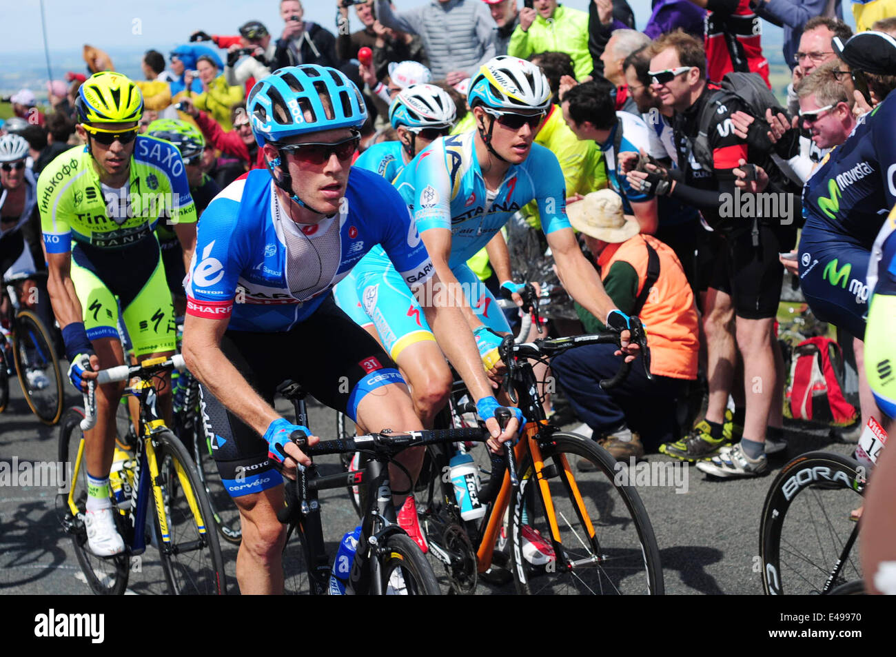 Holme Moss, Yorkshire, Großbritannien. 06. Juli 2014.Tour Fahrer konfrontiert entlang schleppen bis zum Gipfel, der 1.709 ft (521 m) hoch ist. Blel Kradri holte sich die Punkte für Team AG2R. Bildnachweis: Ian Francis/Alamy Live-Nachrichten Stockfoto