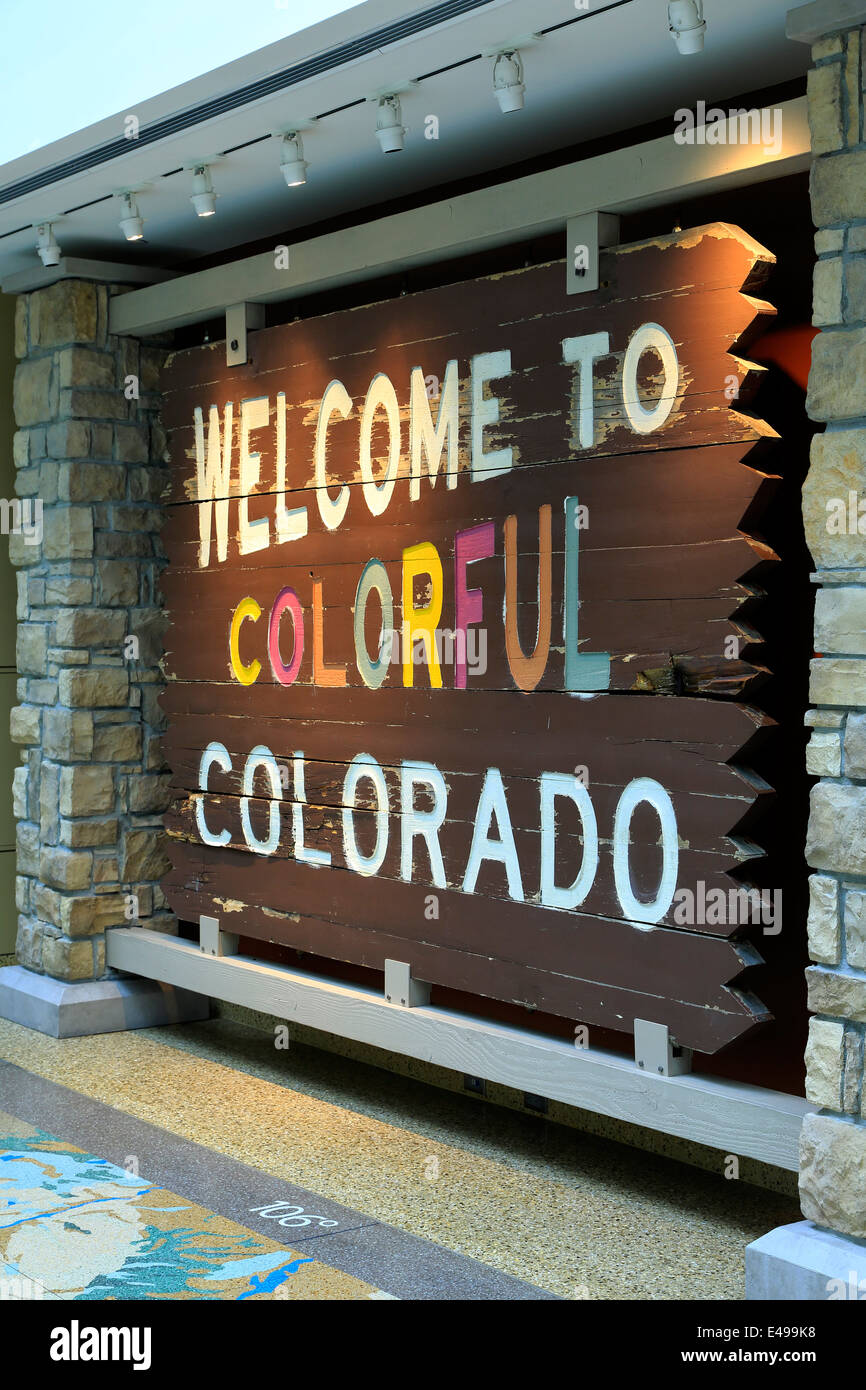 "Welcome to bunte Colorado" Zeichen, Eingangshalle (Anschutz Hamilton Hall), Geschichtszentrum Colorado, Denver, Colorado USA Stockfoto