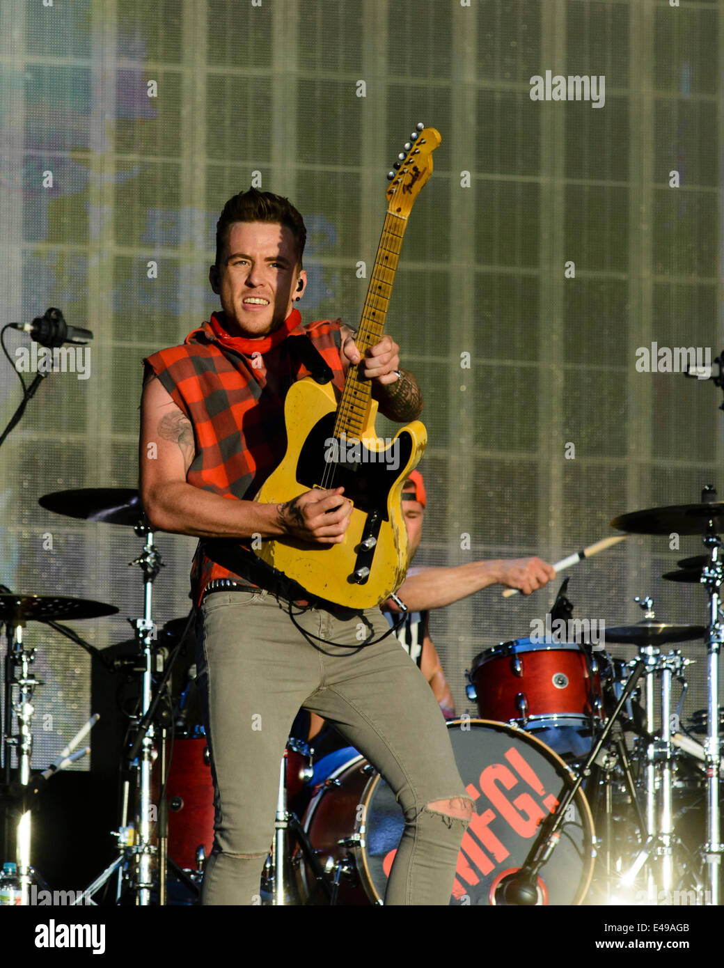 London, UK, 07.06.2014: McBusted spielen Britische Sommerzeit Hyde Park in der Abendsonne. Personen im Bild: Danny Jones. Bild von Julie Edwards Stockfoto