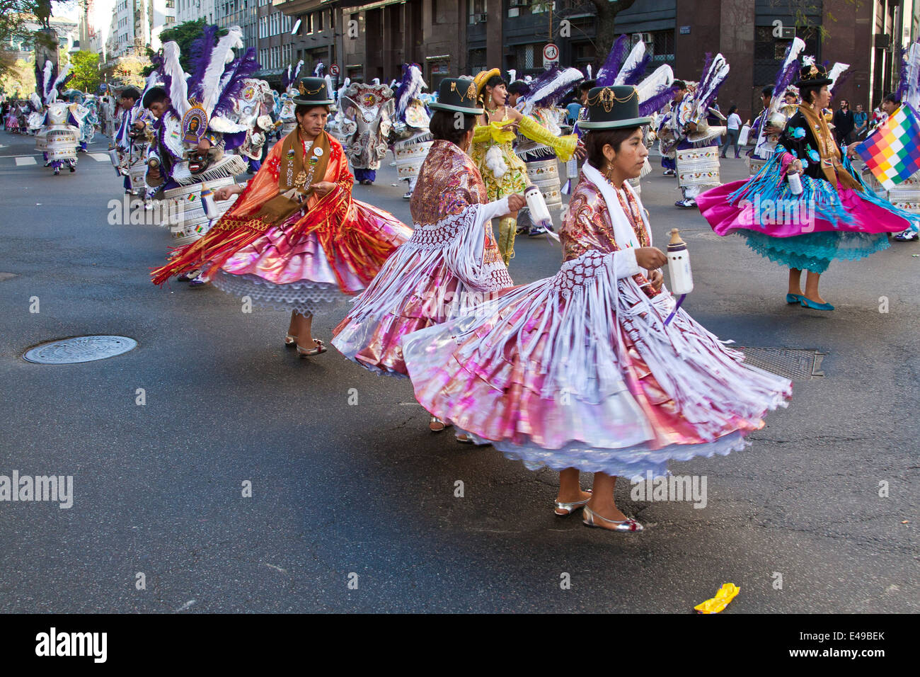 Karneval in Bolivien gelebt und gefeiert über mehrere Tage in jeder Stadt und Stadt Parade-Gruppen-Tanz und Volkstanz Stockfoto