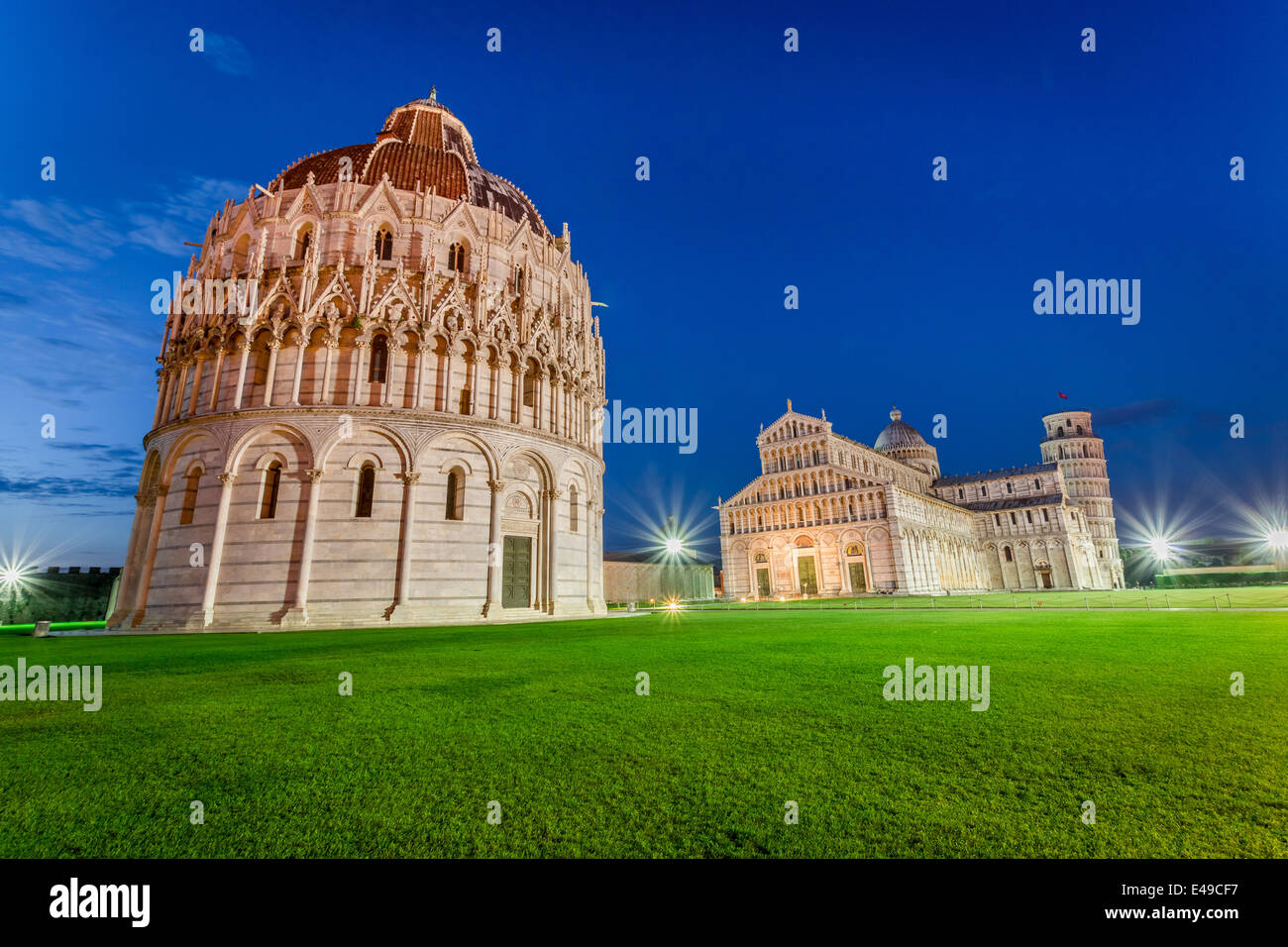 Antike Monumente in Pisa bei Sonnenuntergang Stockfoto