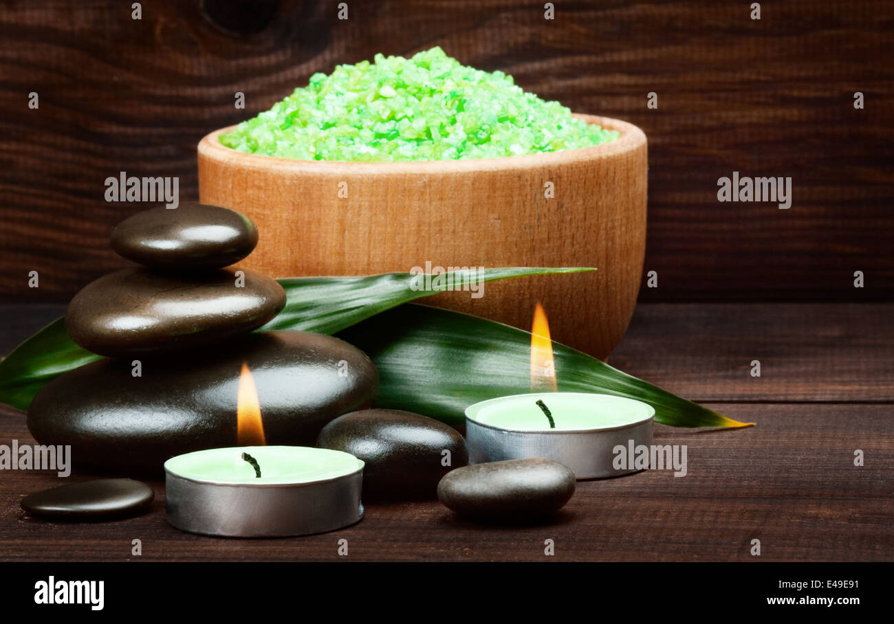 Spa-Stillleben mit Zen Stein und Bambus Stockfoto