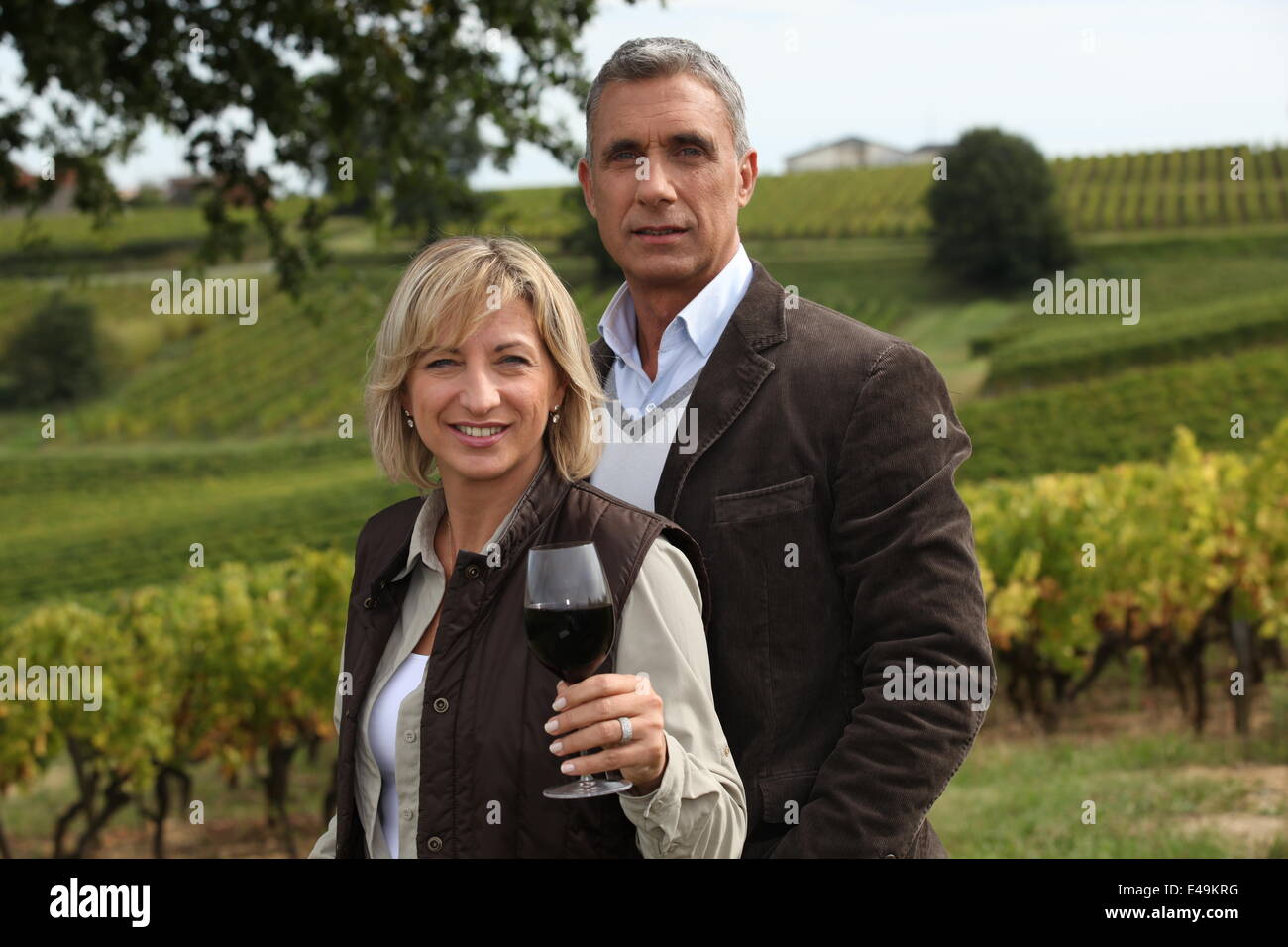 Ehepaar im Wein Weinberg Probenahme Stockfoto