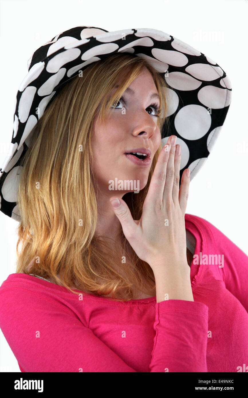 Frau in einem Schlapphut Polka dot Stockfoto