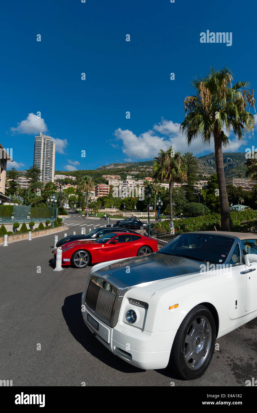 Parken vor dem Hotel de Paris, Place du Casino, Monte Carlo, Monaco Principlity, Europa Stockfoto
