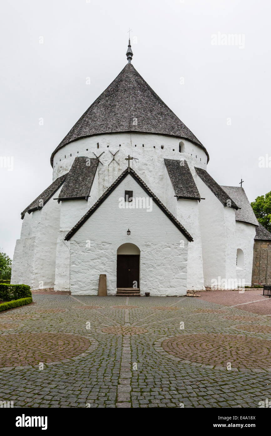 Außenansicht des 13. Jahrhunderts runden Design Osterlars Kirche, Bornholm, Dänemark, Skandinavien, Europa Stockfoto
