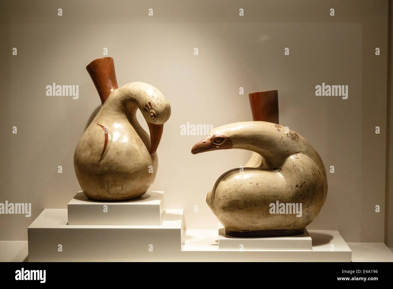 Huari Keramik bei Casa Cabrera (Museum für präkolumbische Kunst), Cuzco, Peru, Südamerika Stockfoto