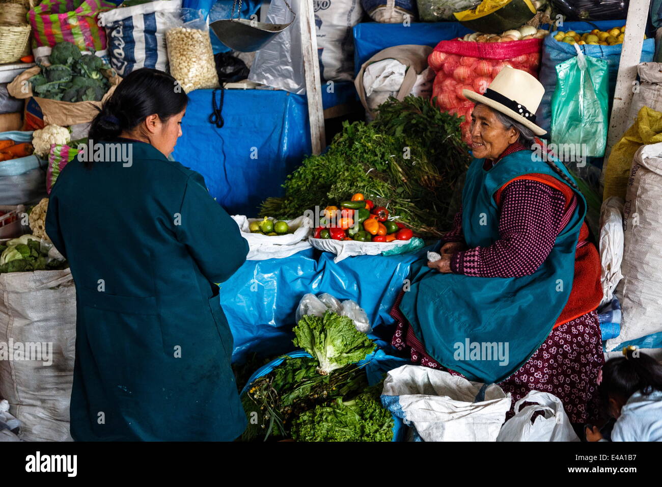 Gemüse stall am San Pedro Market, Cuzco, Peru, Südamerika Stockfoto
