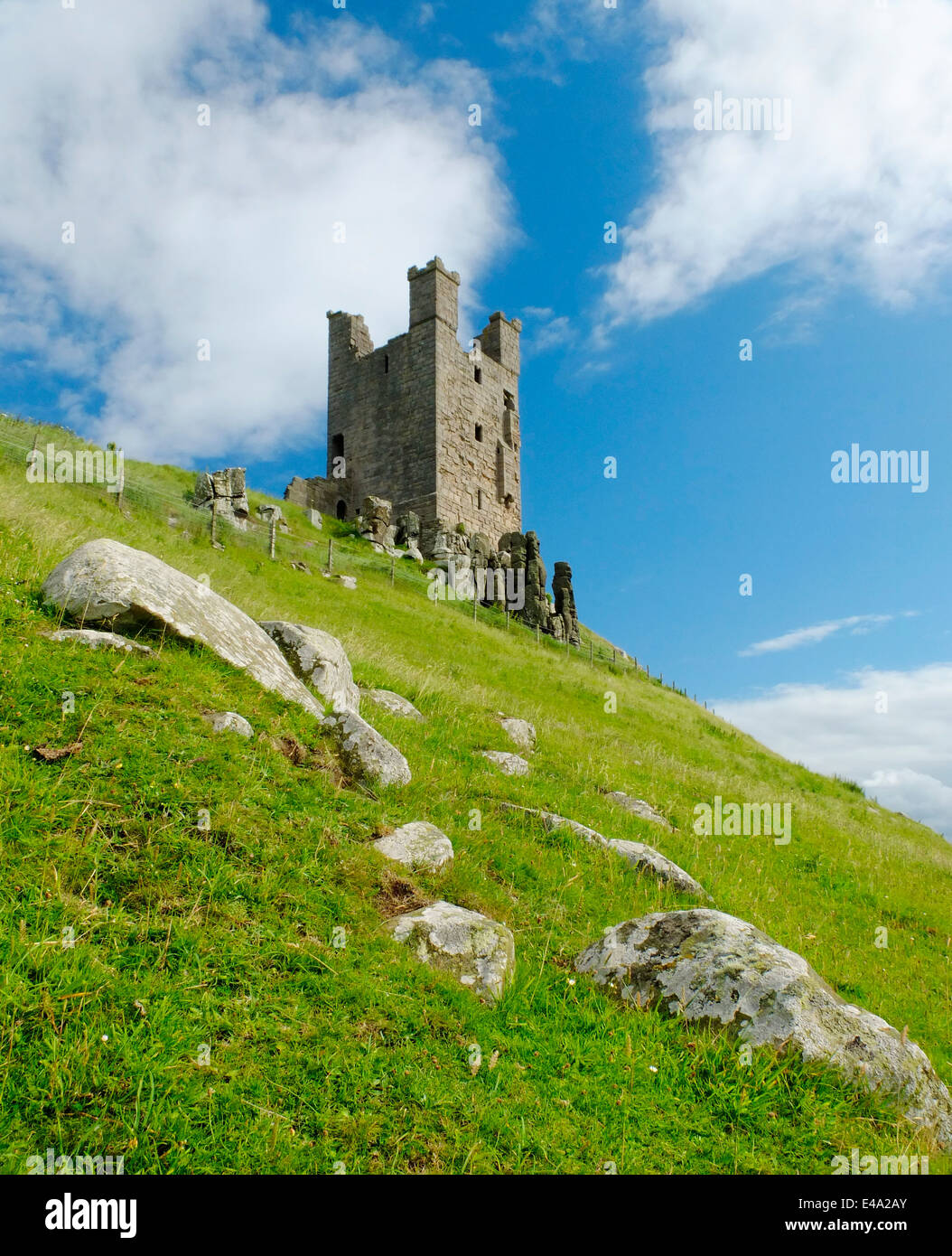 Dunstanborough Schloss und Strand Northumberland, England Stockfoto