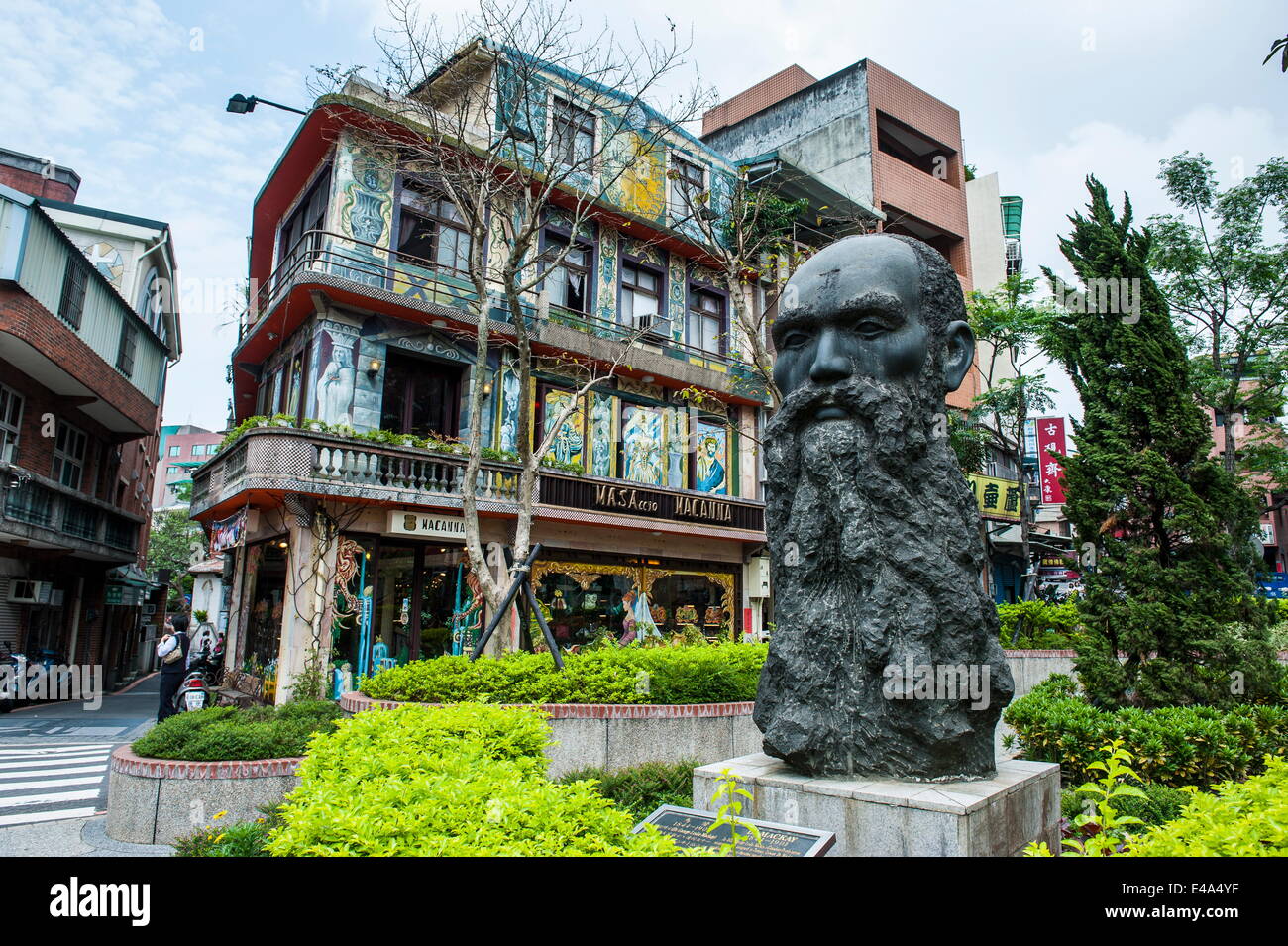 Statue von Dr. Mackay auf einem Platz in Danshui Vorort von Taipeh, Taiwan, Asien Stockfoto