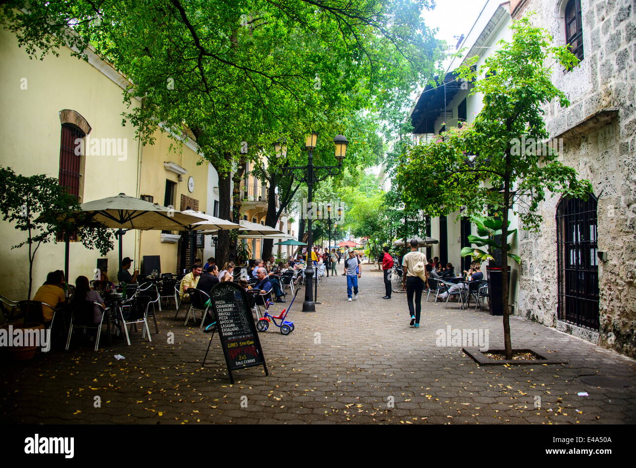 Restaurants und Häusern im Kolonialstil in der Zona Colonial, UNESCO, Santo Domingo, Dominikanische Republik, West Indies, Karibik Stockfoto