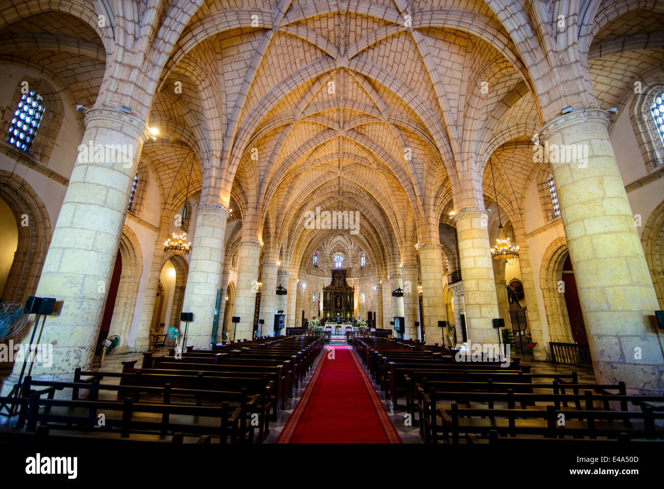 Innenraum der Kathedrale Primada de América, Altstadt, UNESCO, Santo Domingo, Dominikanische Republik, West Indies, Karibik Stockfoto