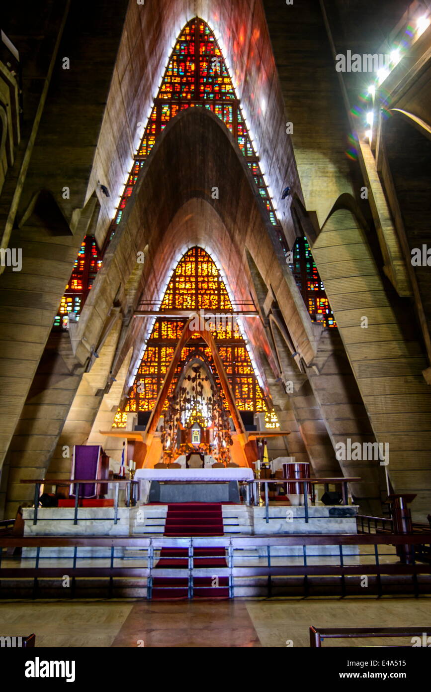 Glasmalerei in der Basilika Catedral Nuestra Senora De La Altagracia Higuey, Dominikanische Republik, Karibik, Karibik Stockfoto