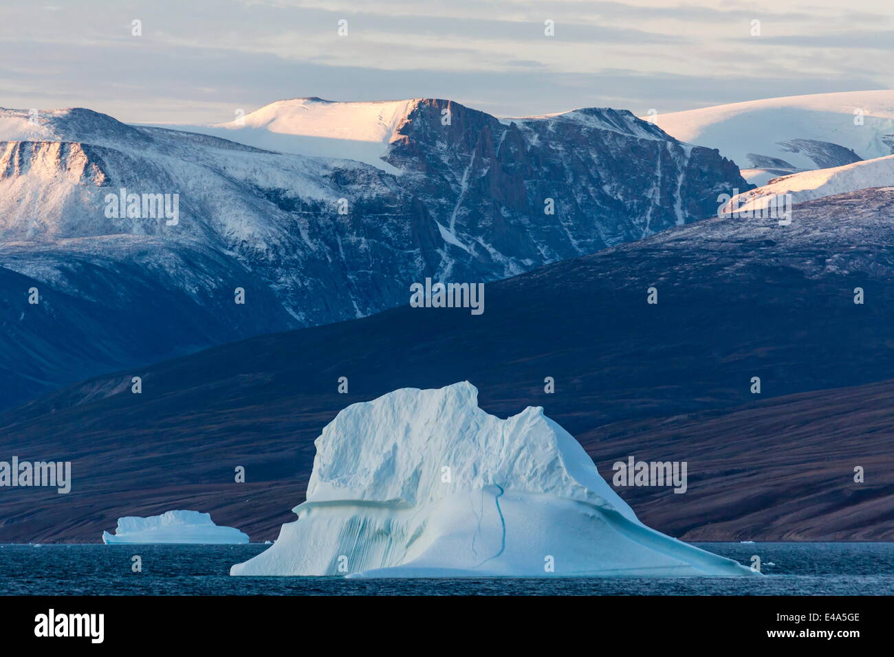Früh morgens Sonnenaufgang in der Nähe von Qilakitsoq, Grönland, Polarregionen Stockfoto