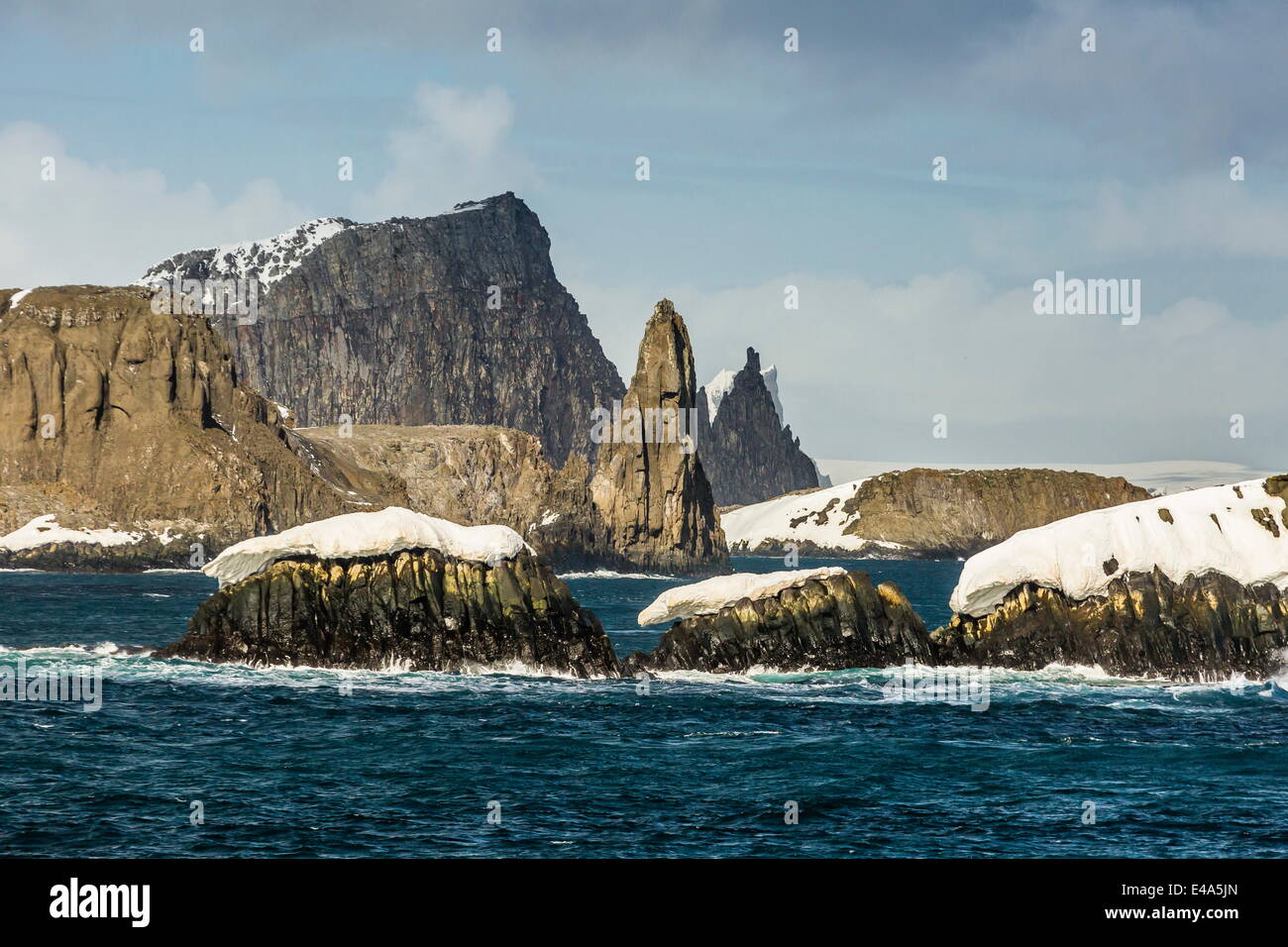 Dramatische Riffe und Inseln in Englisch Strait, South Shetland Island Group, Drake-Passage, Antarktis, Polarregionen Stockfoto